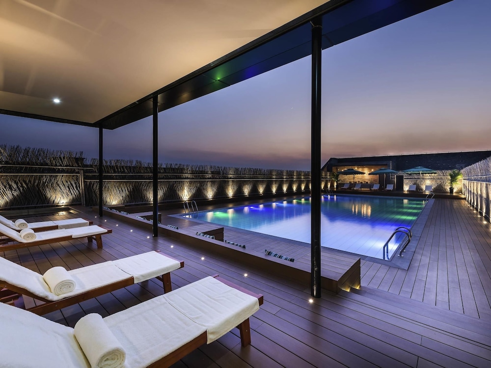 NOVOTEL SHANGHAI CLOVER 38/73