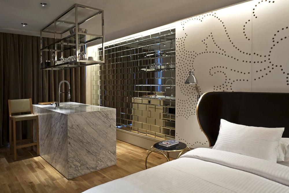 Witt Hotel 30/56