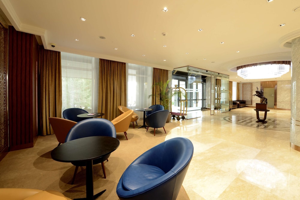 Kempinski Hotel Khan Palace 66/81