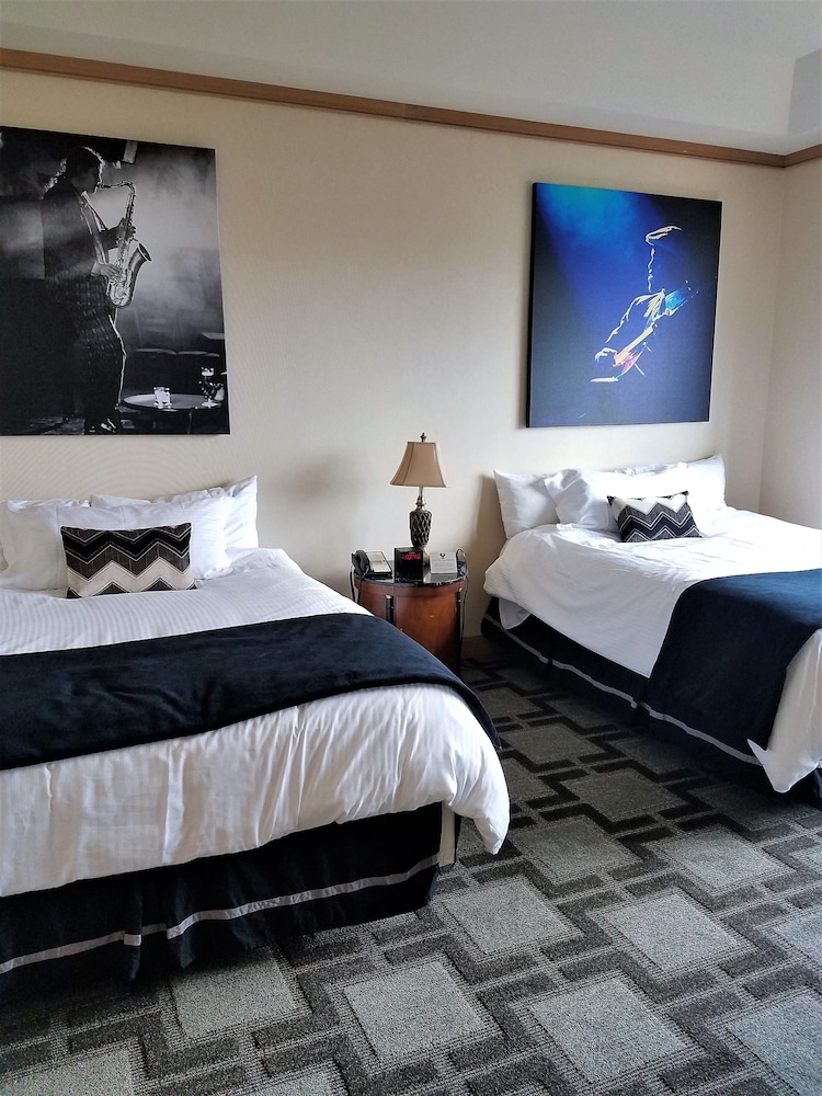 The Buckingham Athletic Club & Hotel 12/41
