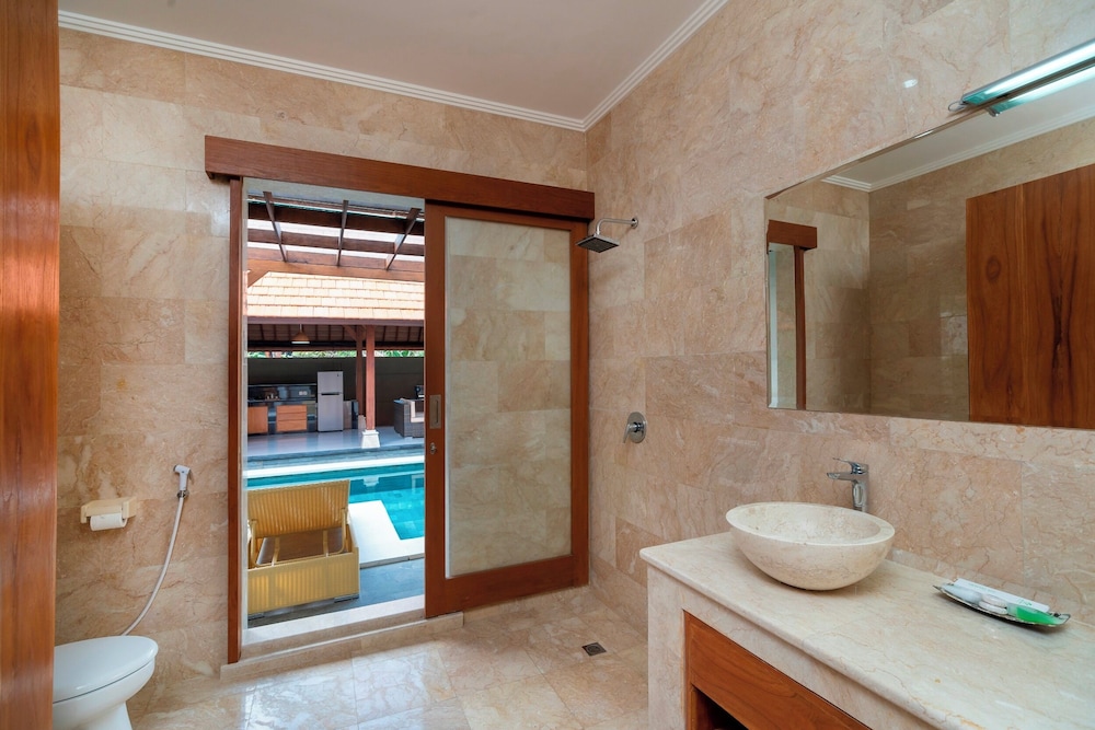 Three Brothers Bungalows & Villas Legian 77/79