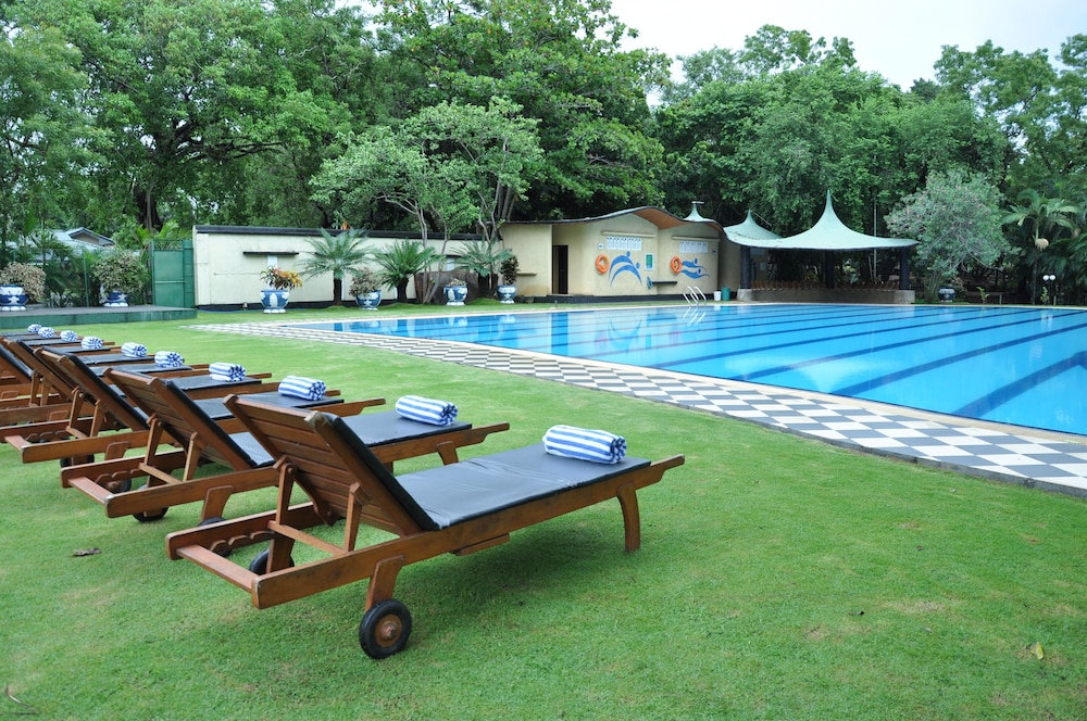 Hotel Sudu Araliya 6/69