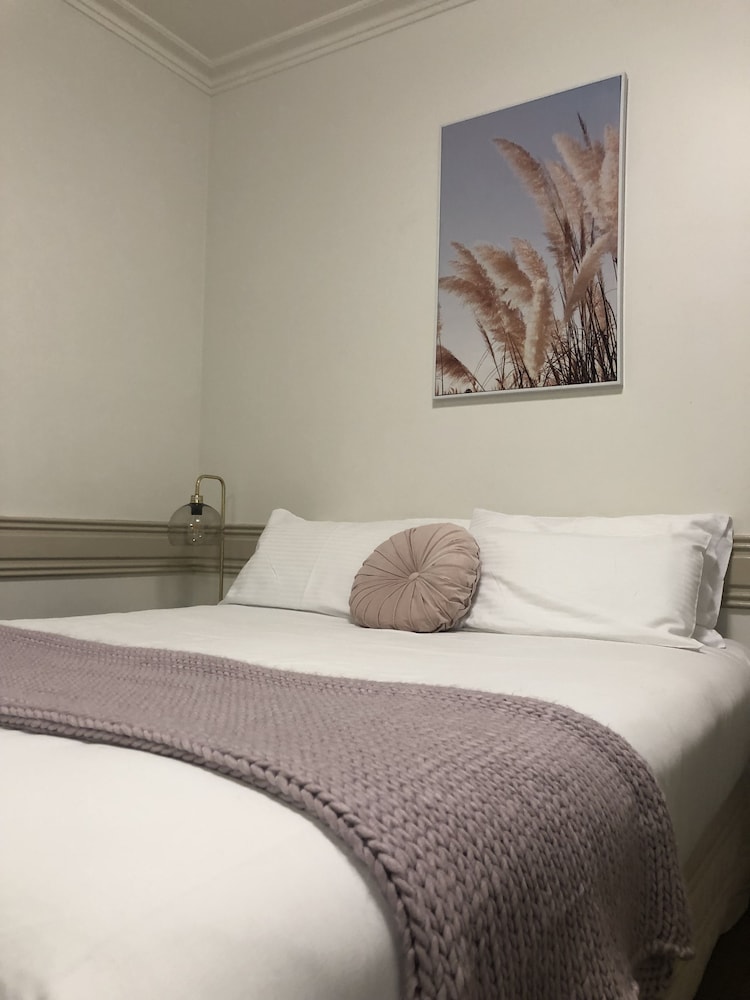 Beaumont Kew Hotel 9/47