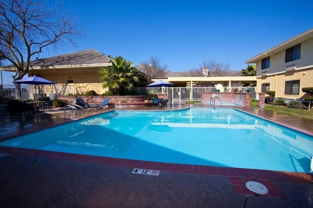 Modesto Hotel 24/28