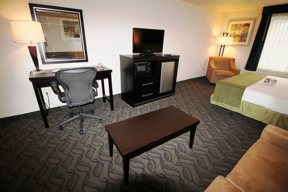 Quality Inn and Suites Airport West 44/57
