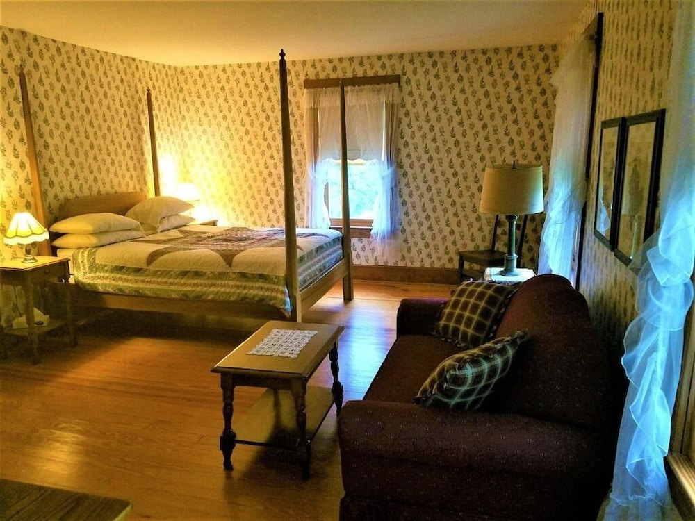 The Wayside Inn Betlehem 30/50
