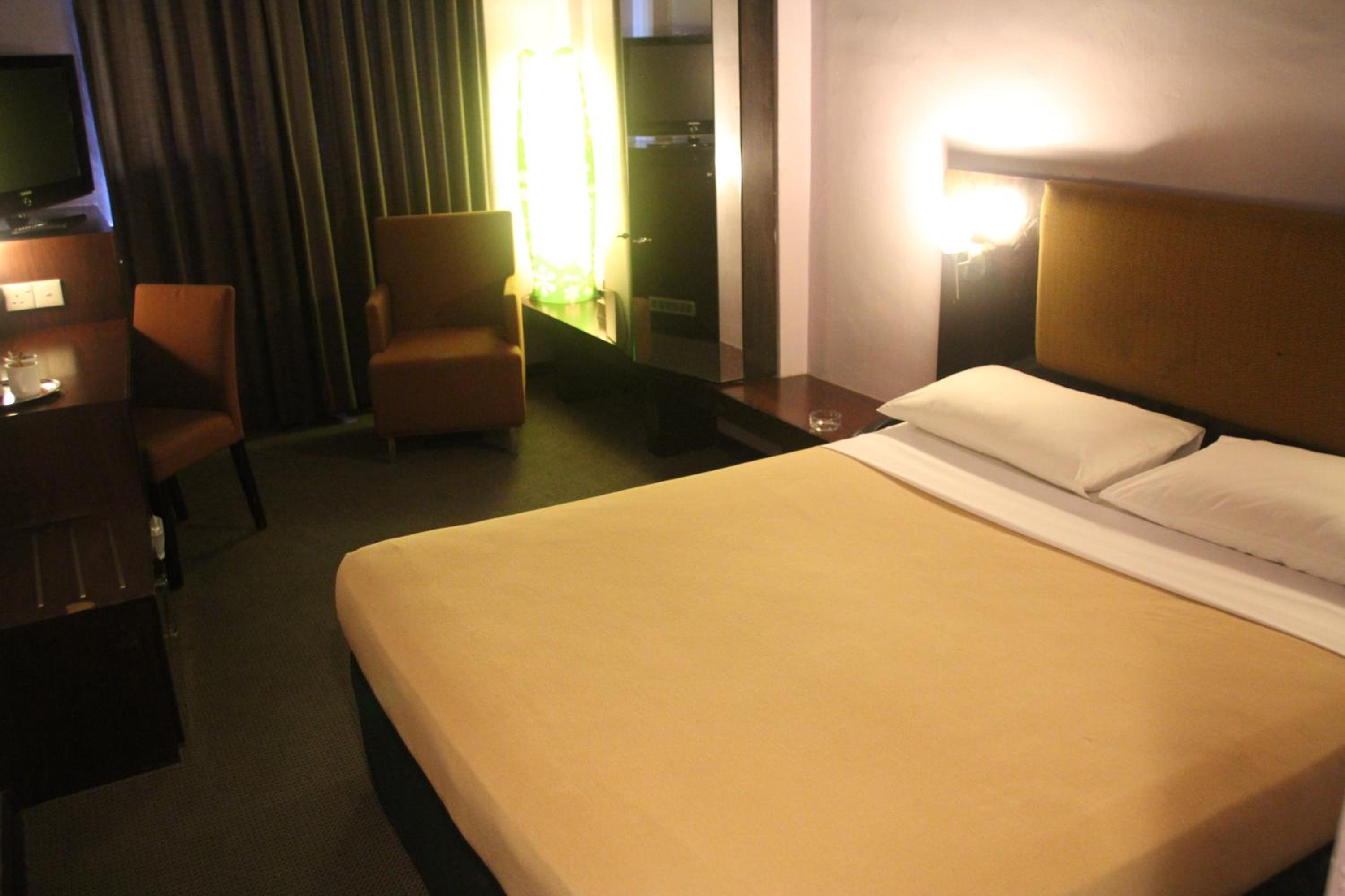 Strand Hotel 23/53