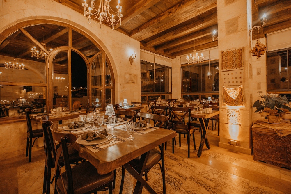 Serenus Cave Suites 38/50
