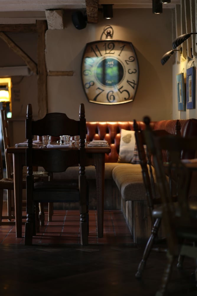 The Old House Inn 25/50