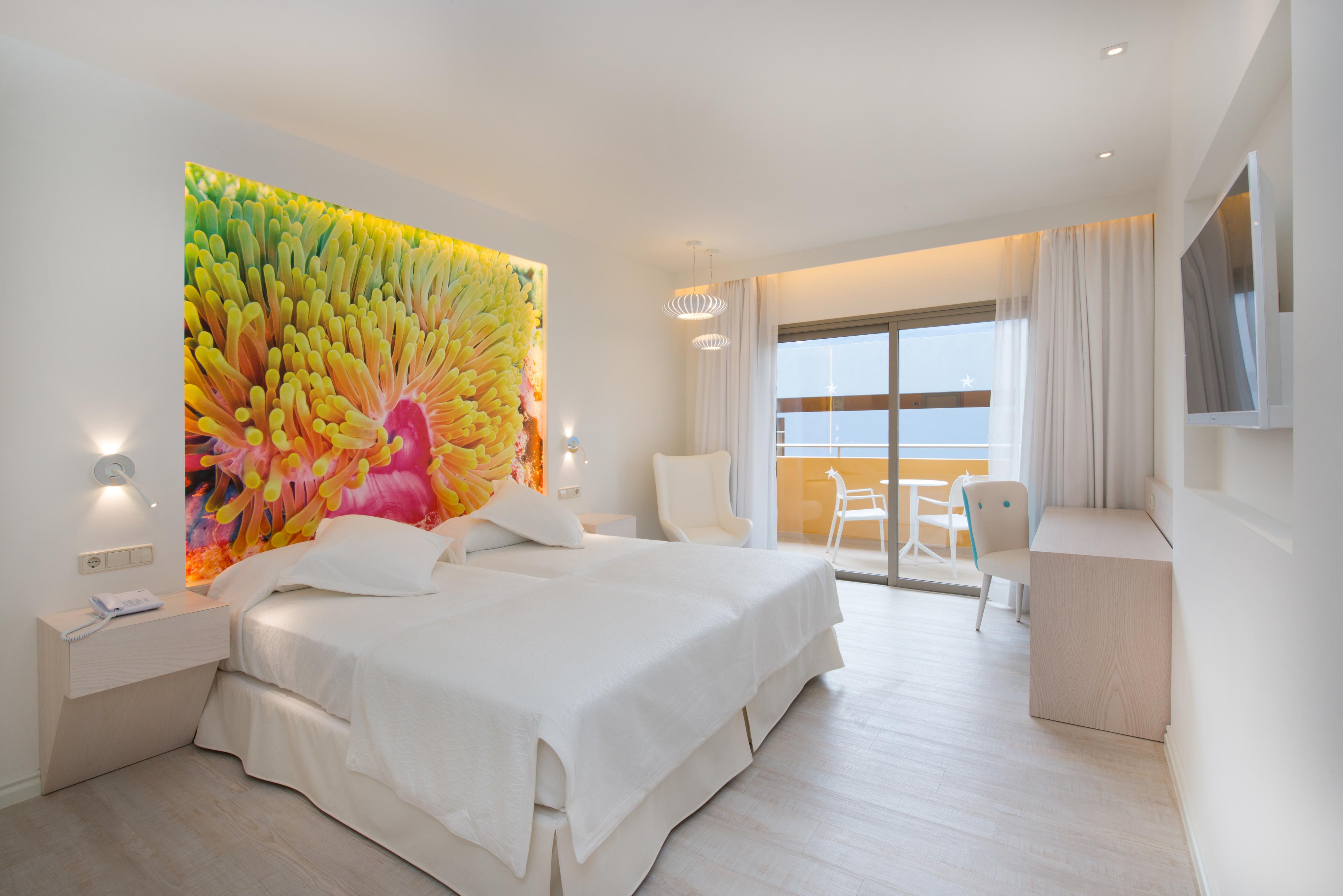 Suite, Side Sea View, Balcony or Terrace
