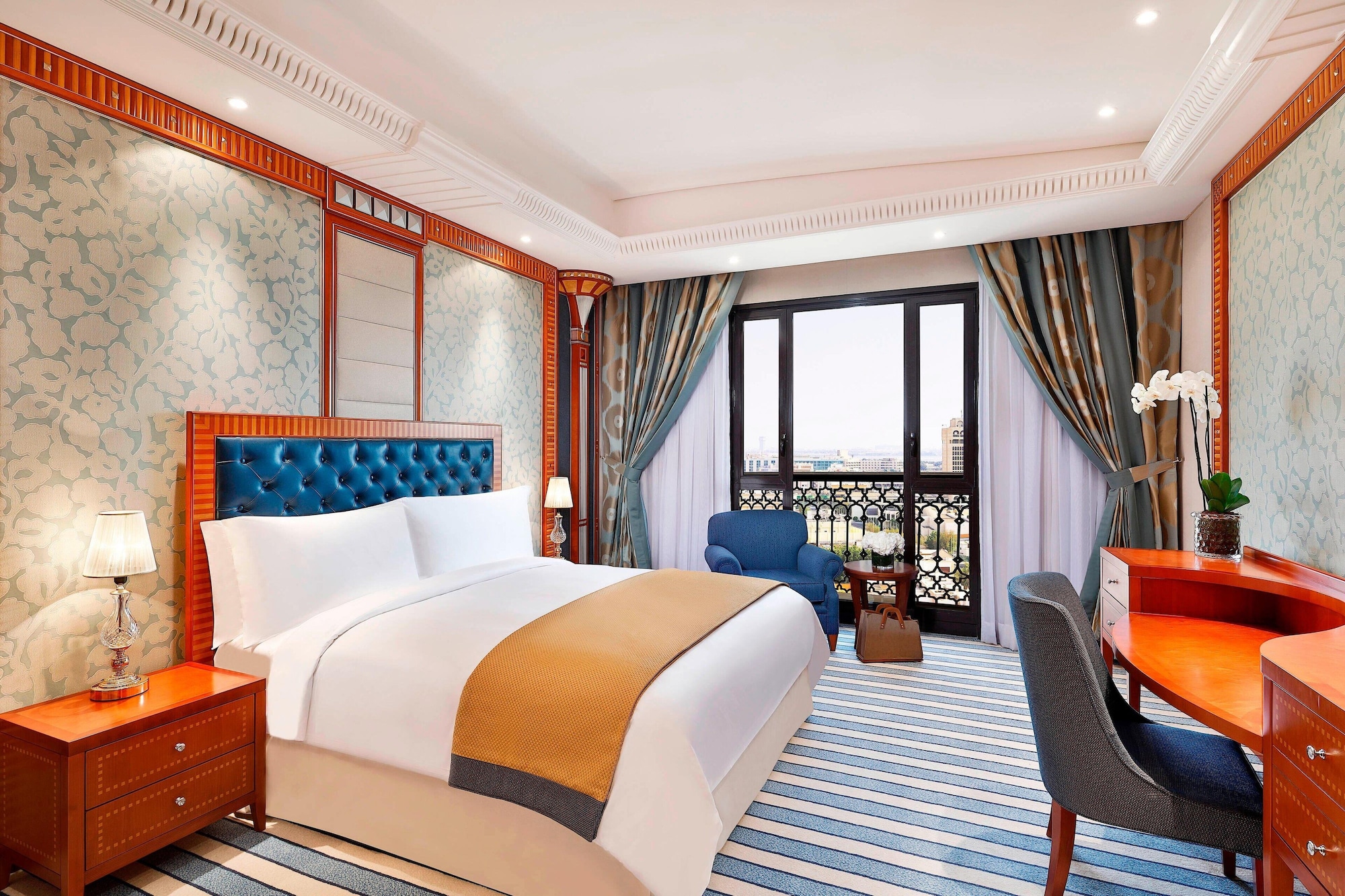 Deluxe, King Bed, Partial Sea View