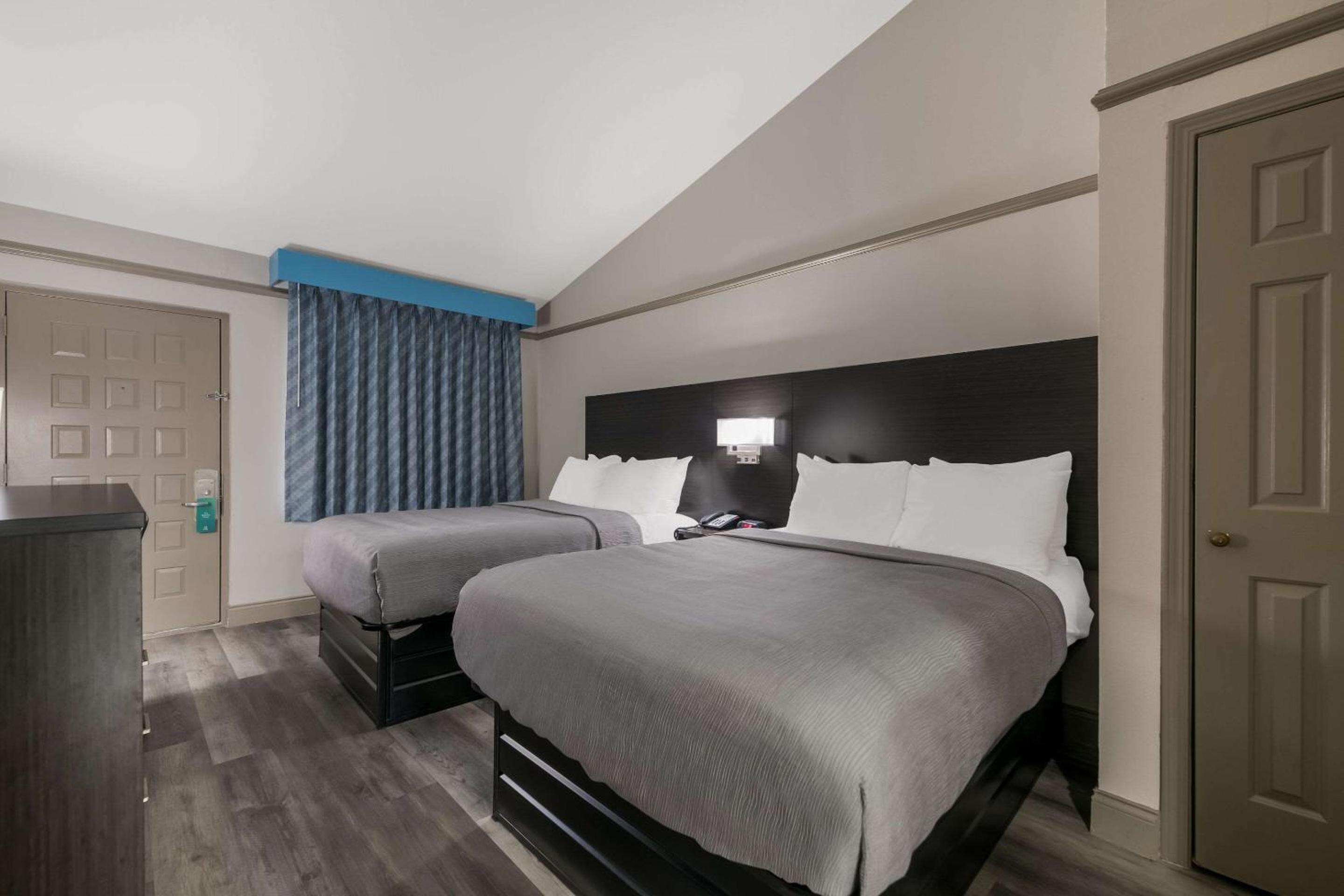 غرفة رباعية للمدخنين، Quality Inn & Suites Altamonte Springs Orlando-North 6/10