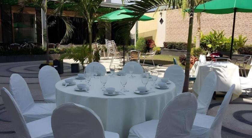 HOTEL PURI INDAH & CONVENTION 82/99