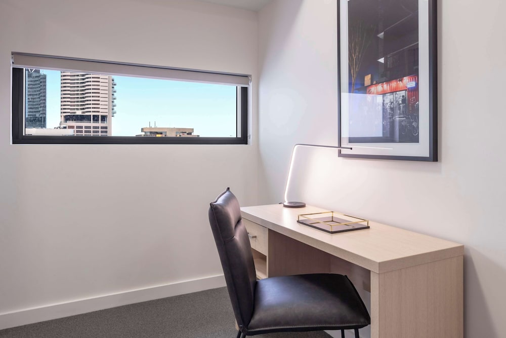 Oaks Brisbane on Charlotte Suites 33/43