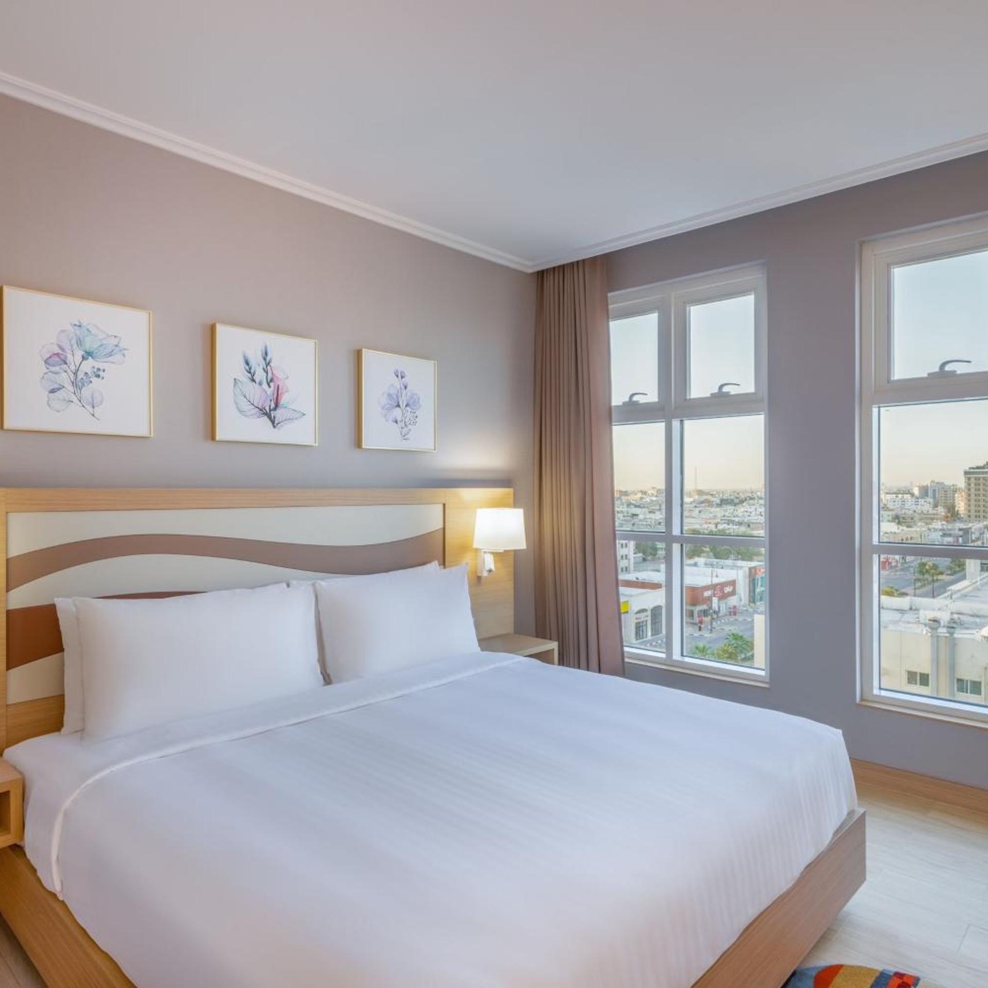 Studio, King Bed, City View