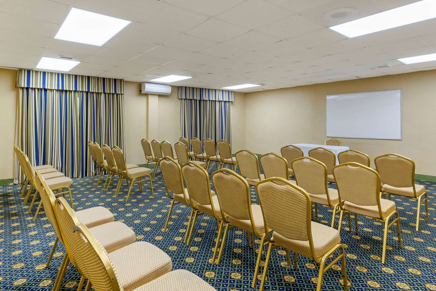 Quality Inn and Suites Greensboro High Point 37/44