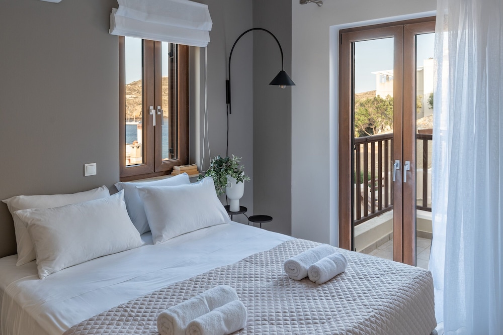 Syra Suites 8/50