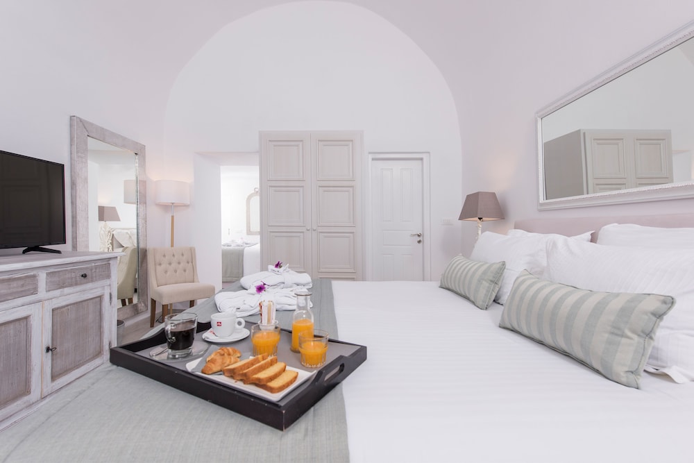 Aqua Luxury Suites 22/75