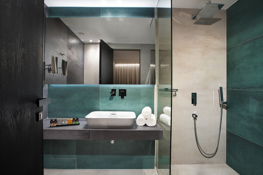 Ivis 4 Hotel 53/56