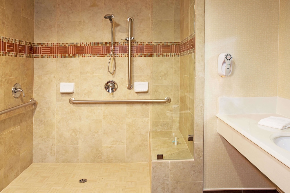 Travelodge by Wyndham Sunset-Huntington Beach Ocean Front 13/15