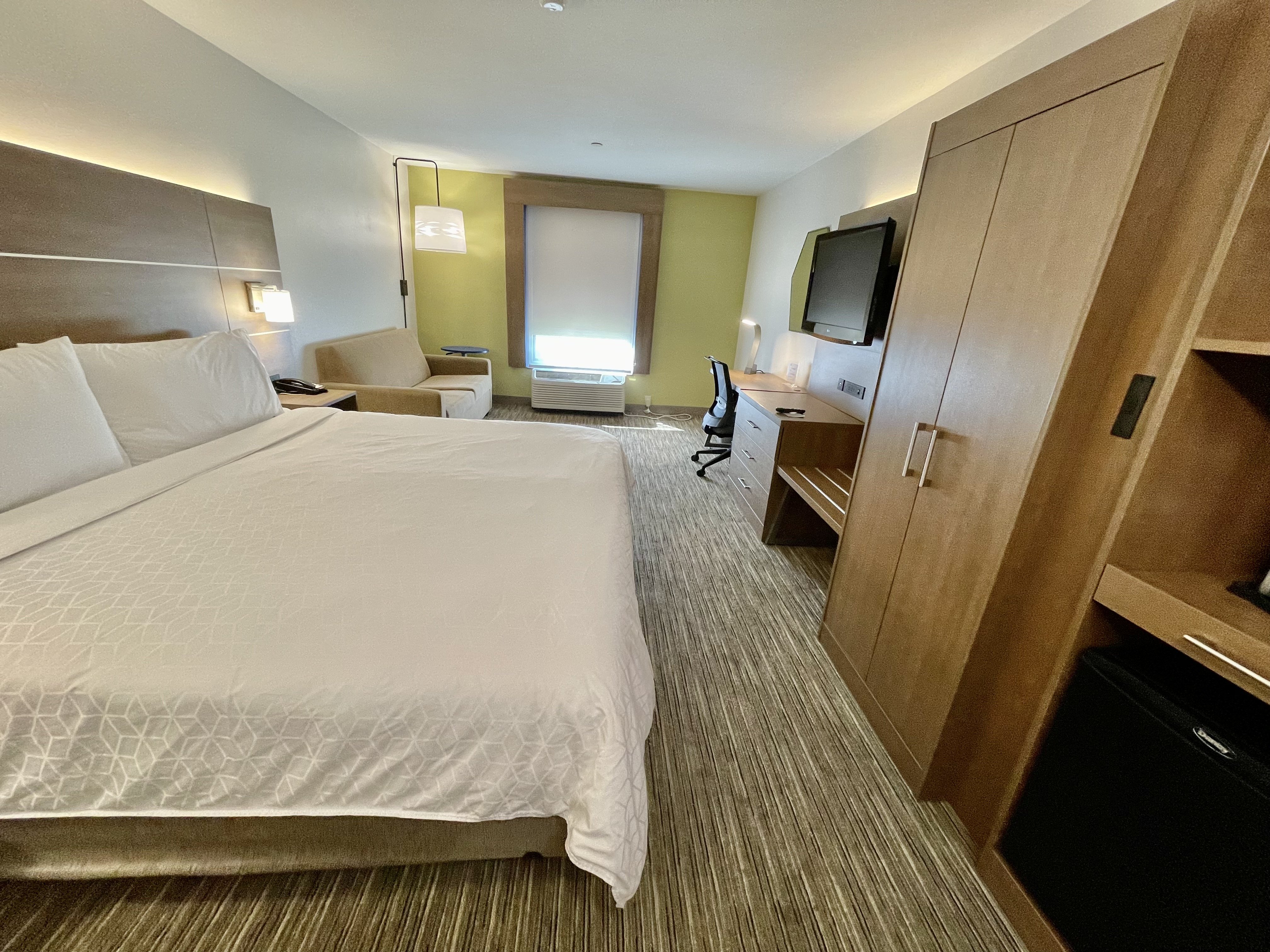 Holiday Inn Express & Suites Sulphur (Lake Charles) 16/50