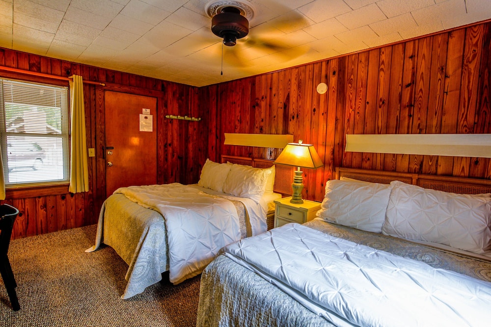 Standard, 2 Double Beds