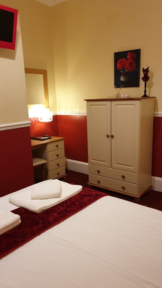 All Seasons Guest House 10/38