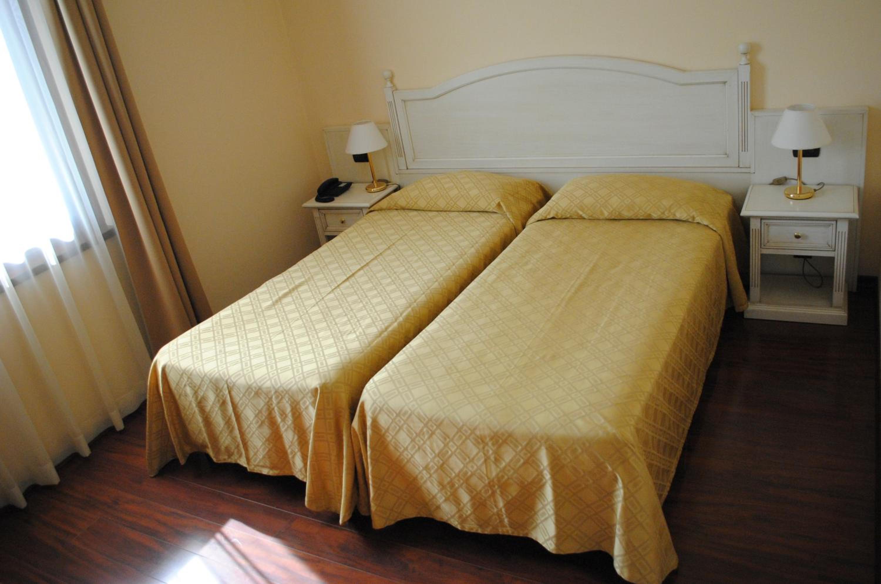 Standard, Twin Beds