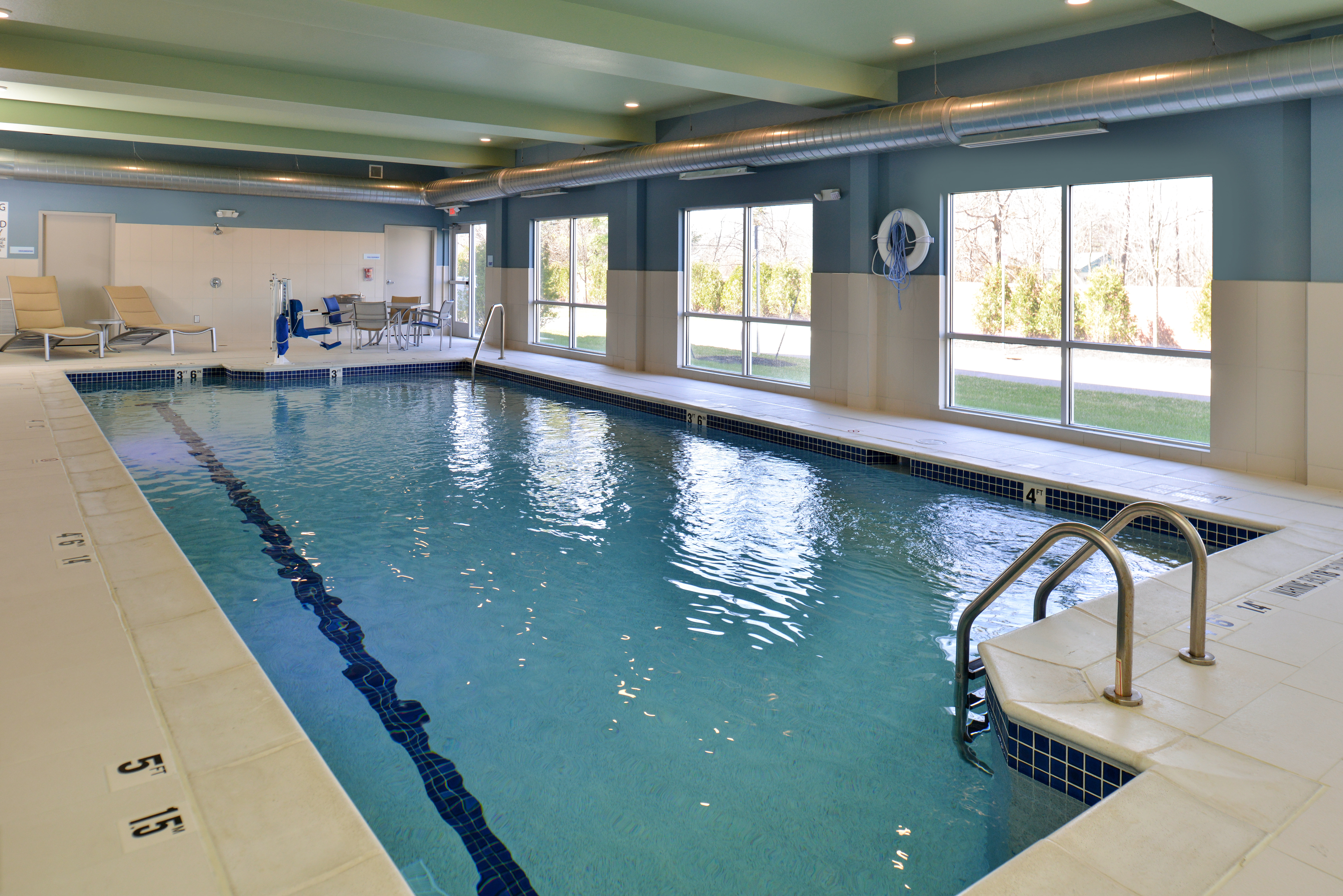 HOLIDAY INN EXPRESS & SUITES BRIGHTON SOUTH - US 23 26/51