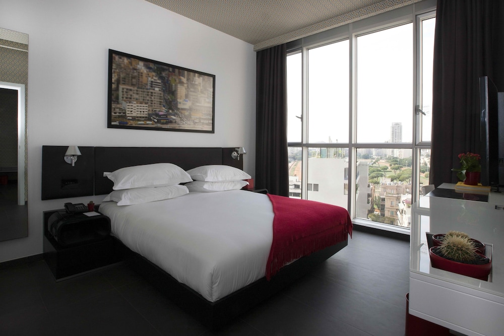 Small Ville Hotel 23/84