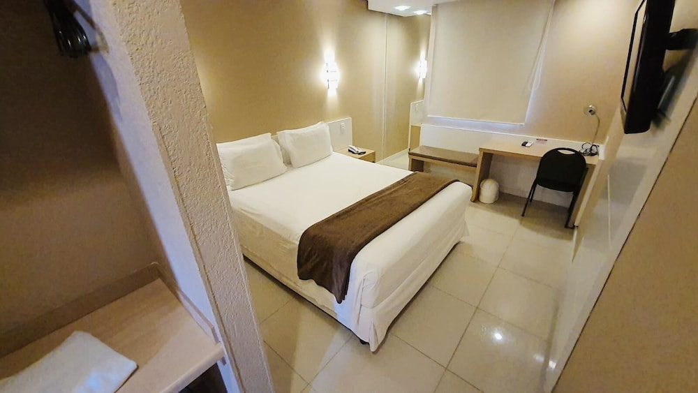 Thomasi Hotel 12/39