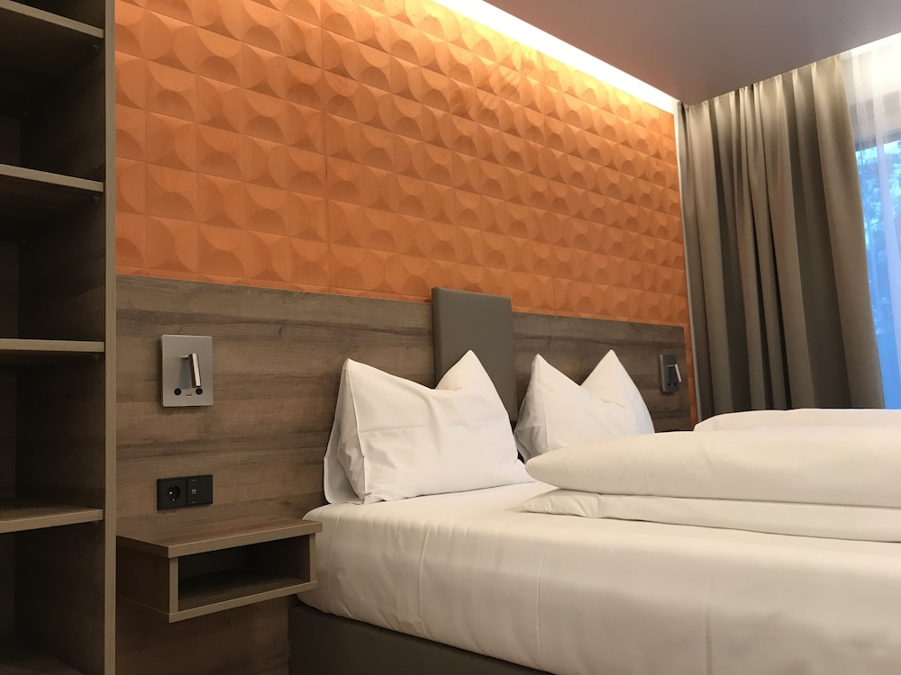 DELUXE, SUITE