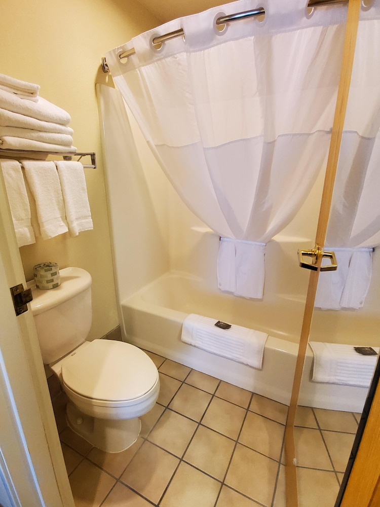 Country Inn & Suites by Radisson, Bend near Pilot Butte 46/50