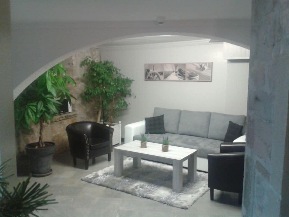 HOTEL LE BOURGOGNE 8/50