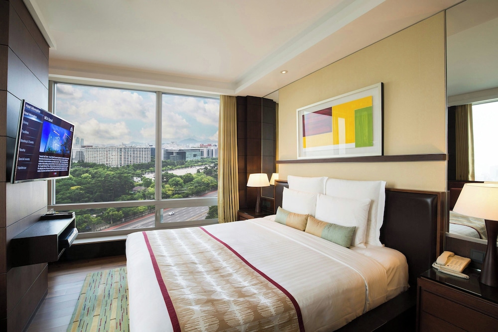 Penthouse Suite, King and Twin Beds