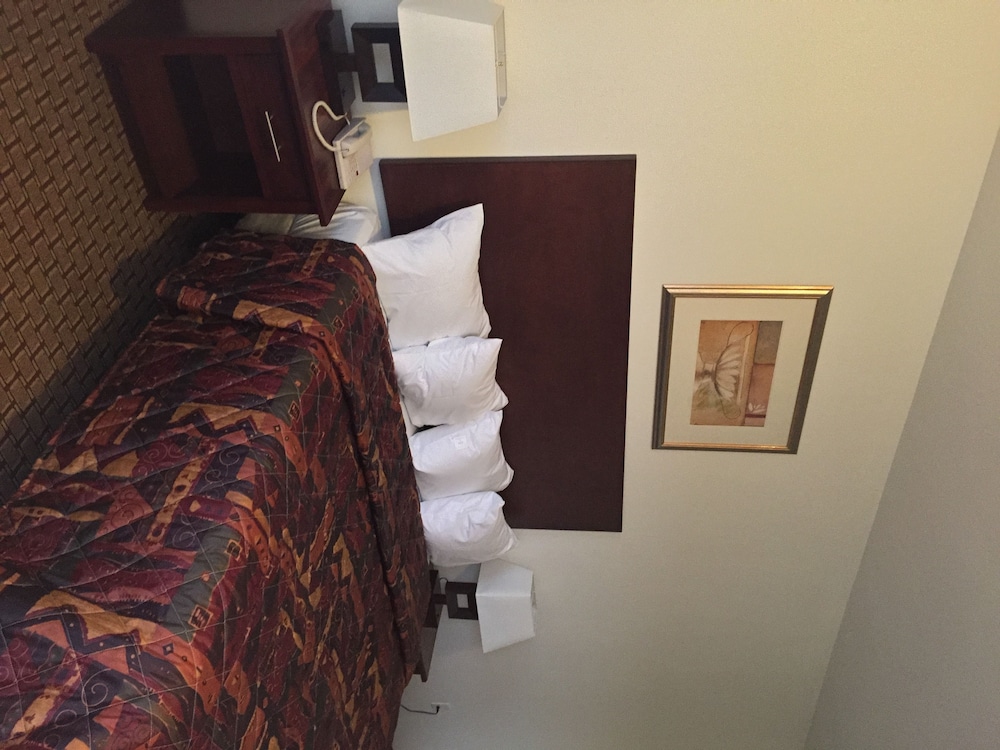 America Inn Suites 20/45