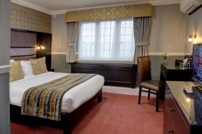 Rogerthorpe Manor Hotel 4/22