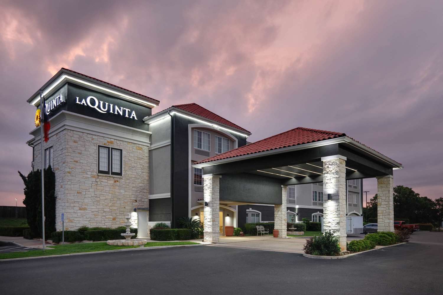 La Quinta Inn & Suites by Wyndham Fredericksburg 2/48