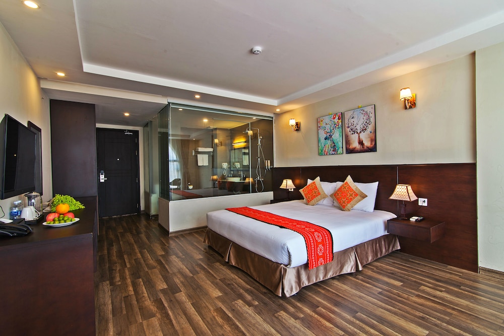 DELUXE, DOUBLE BED