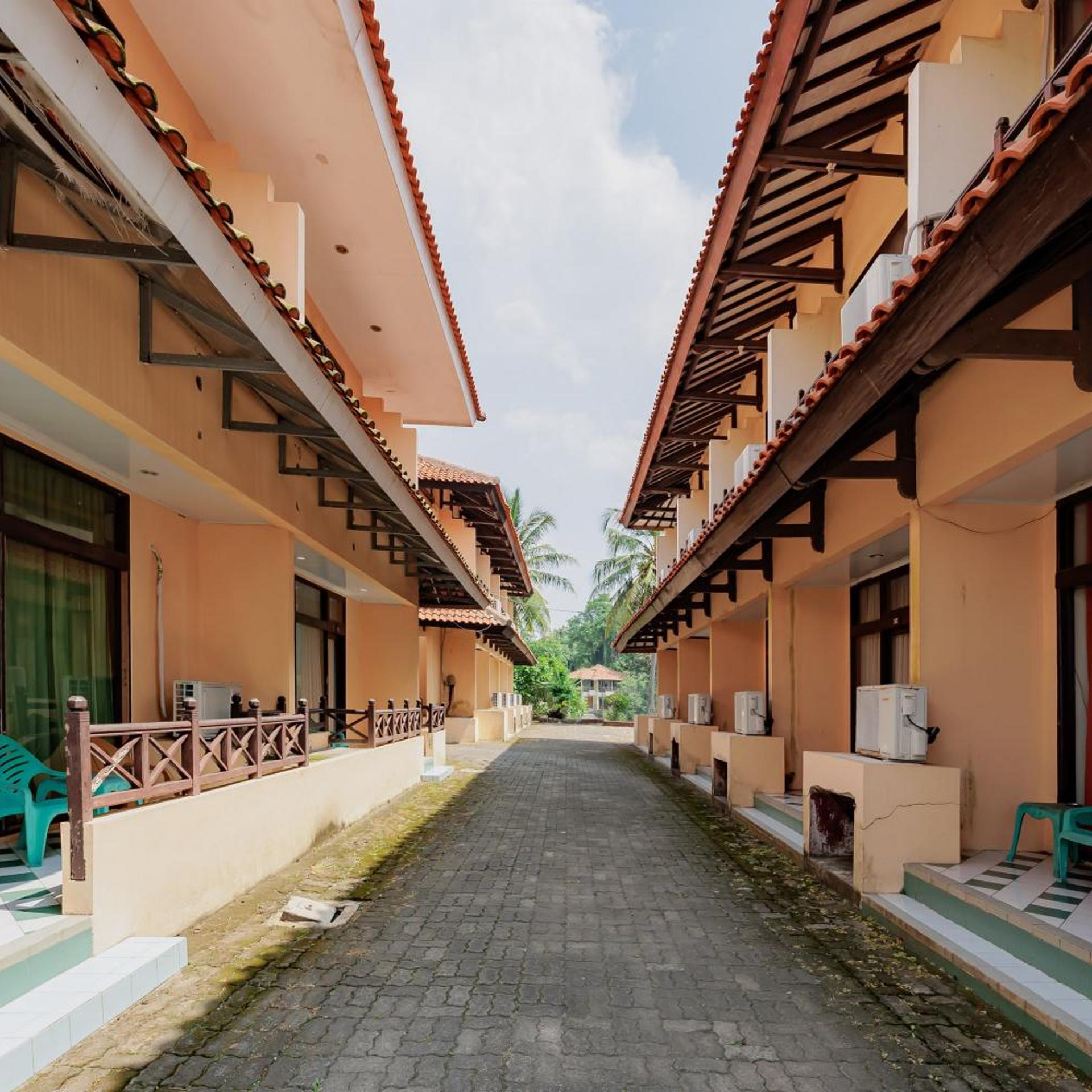 RedDoorz Plus near Tugu Mercusuar Anyer 42/50