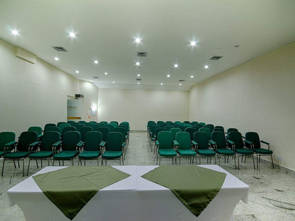 Hotel Golden Park Curitiba by Nacional Inn 89/97