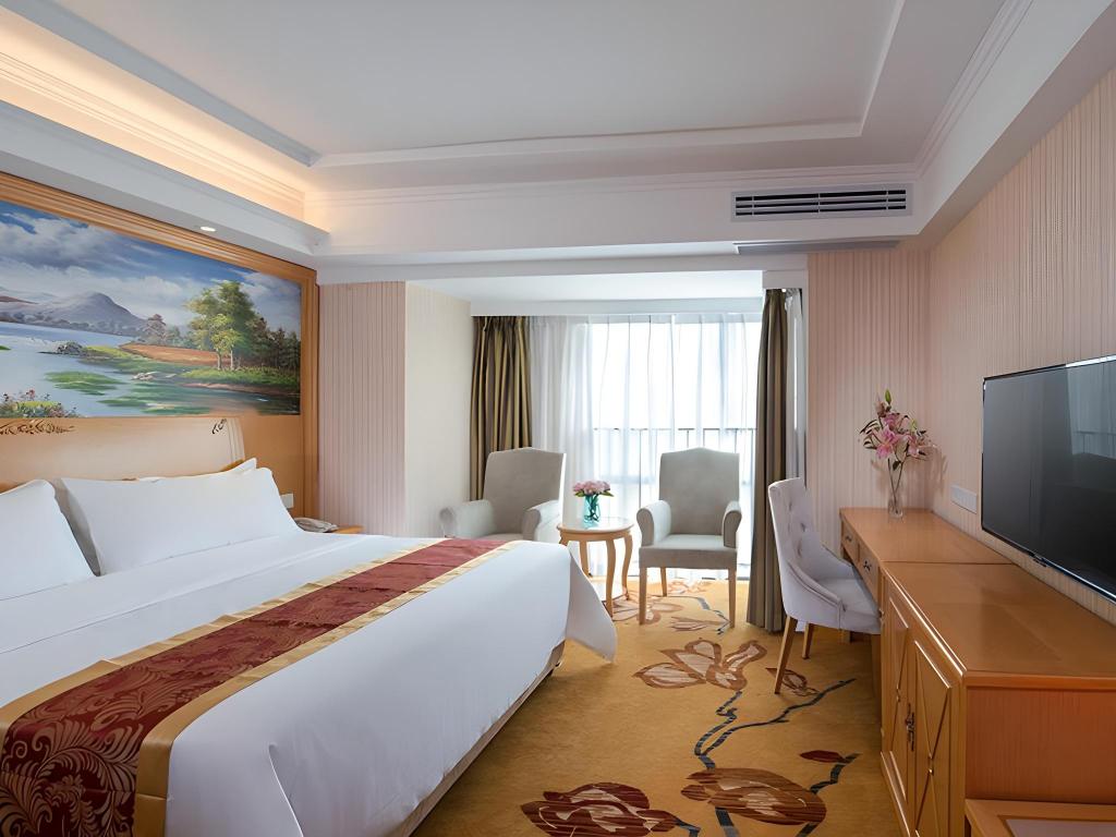 Vienna Hotel (Shenzhen Gushu Metro Station) 30/56