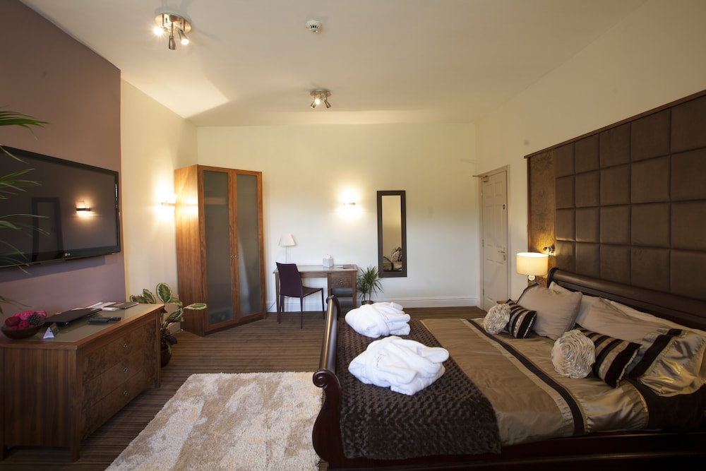 De Vere Cranage Estate 13/44