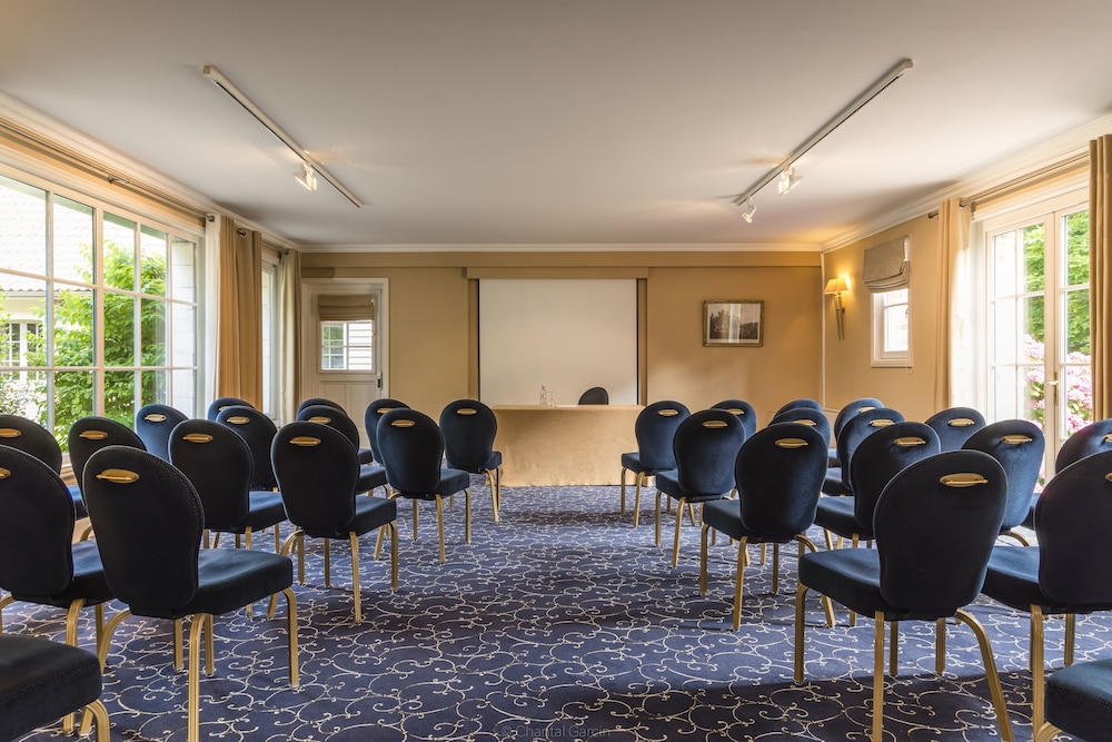 Hotel Chateau Clery 24/37