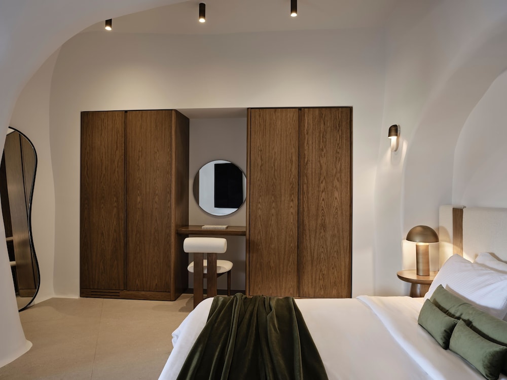 Deluxe, Suite, King Bed, Indoor Jetted Tub