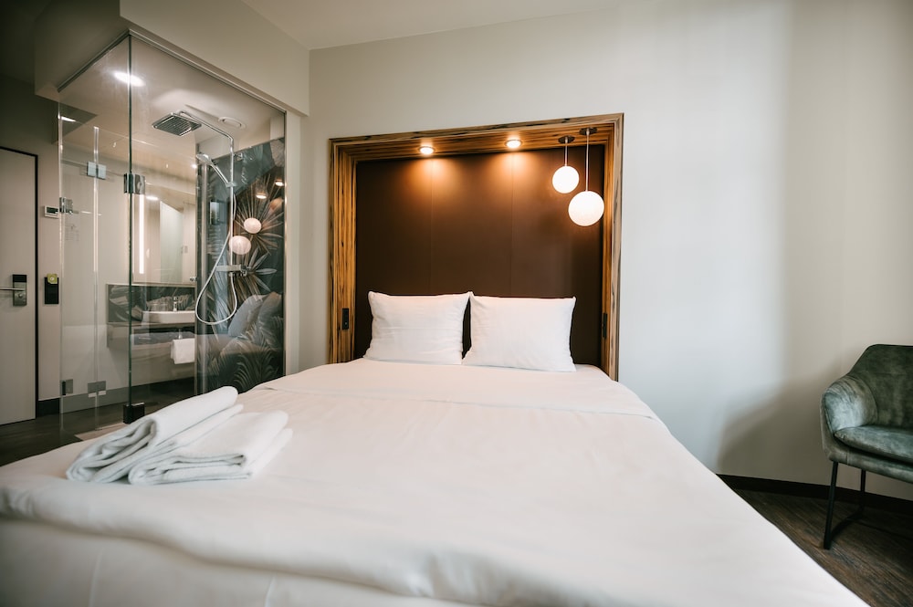 STANDARD, SINGLE, QUEEN BED