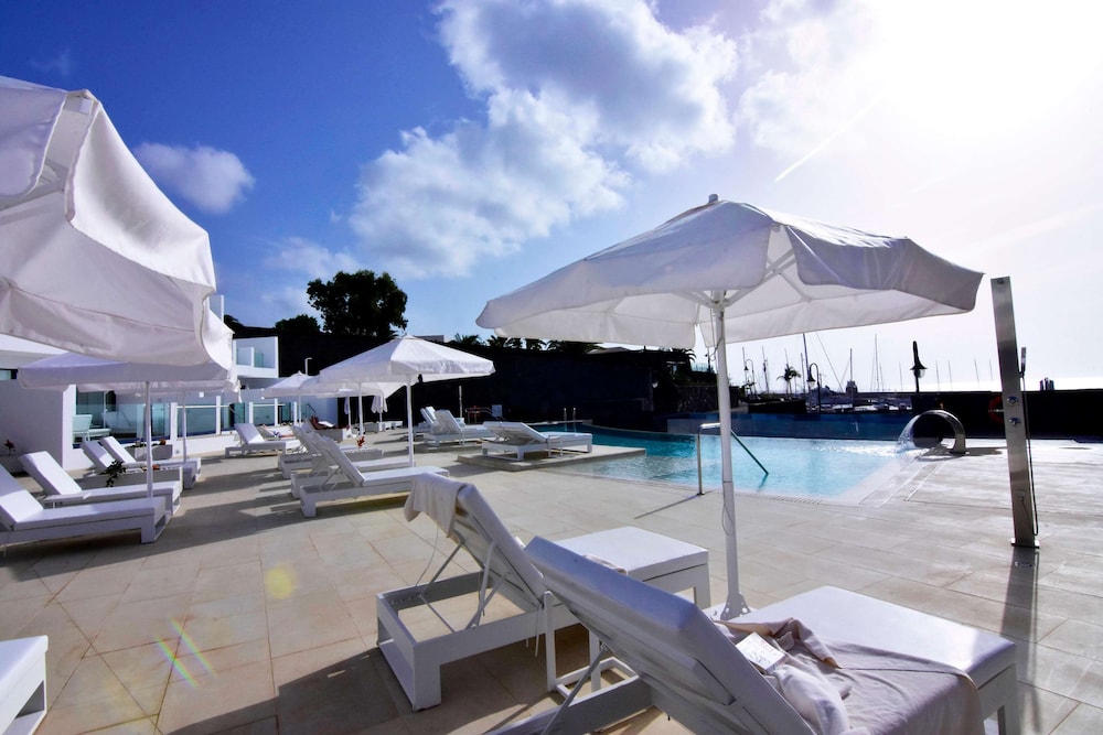 Royal Marina Suites Boutique Hotel 44/50