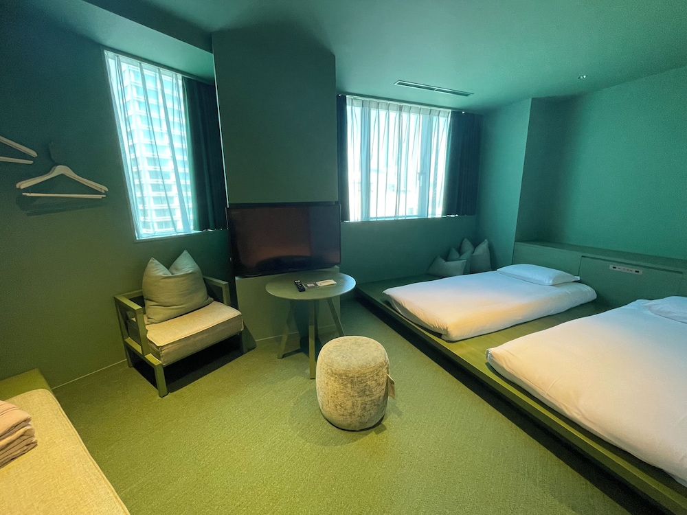 Green, Superior, Twin Beds, Sofa