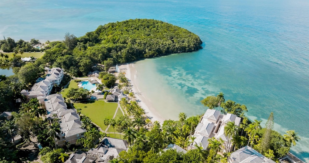 Couples Sans Souci - Adults Only 66/73