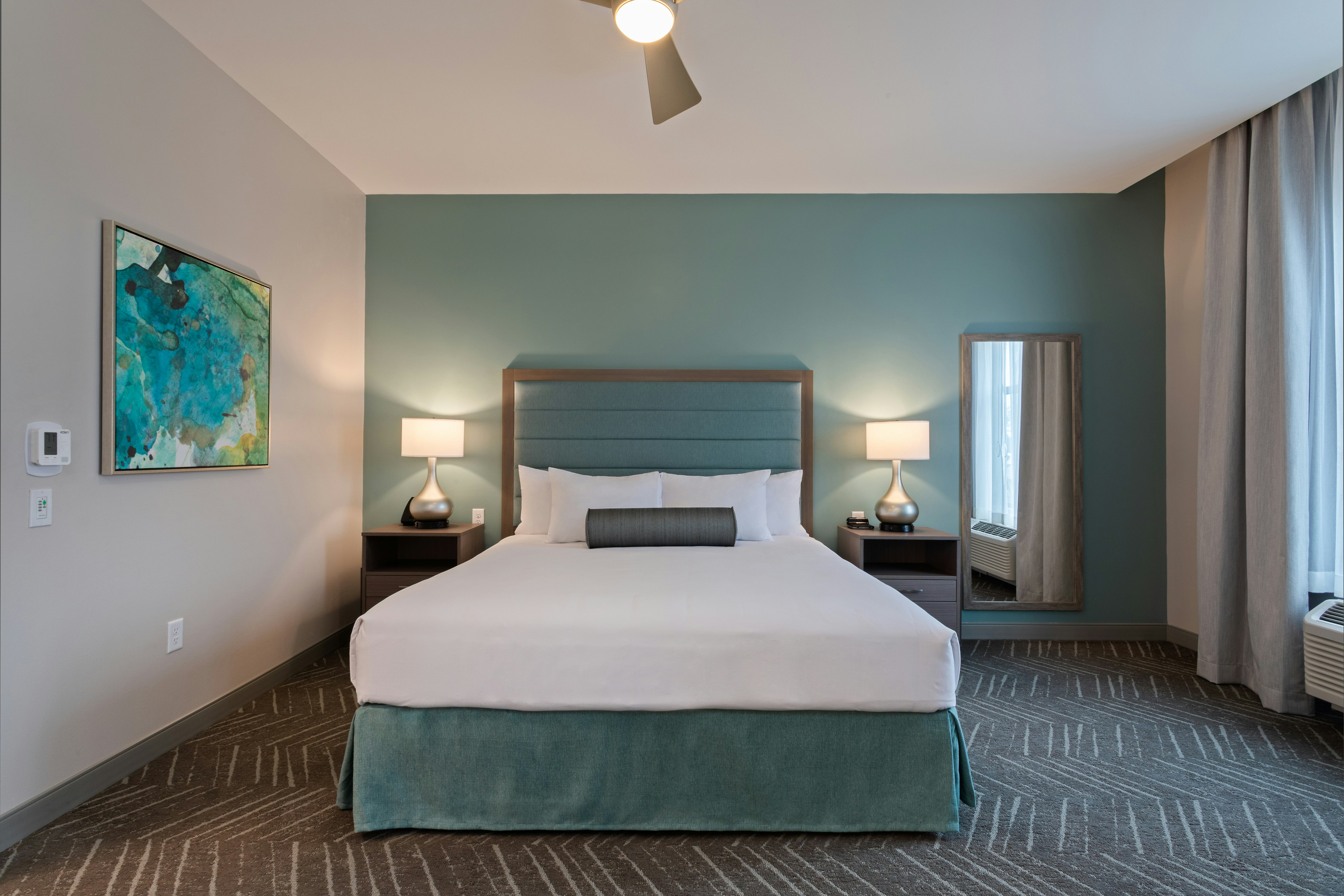 STUDIO, KING BED, ACCESSIBLE